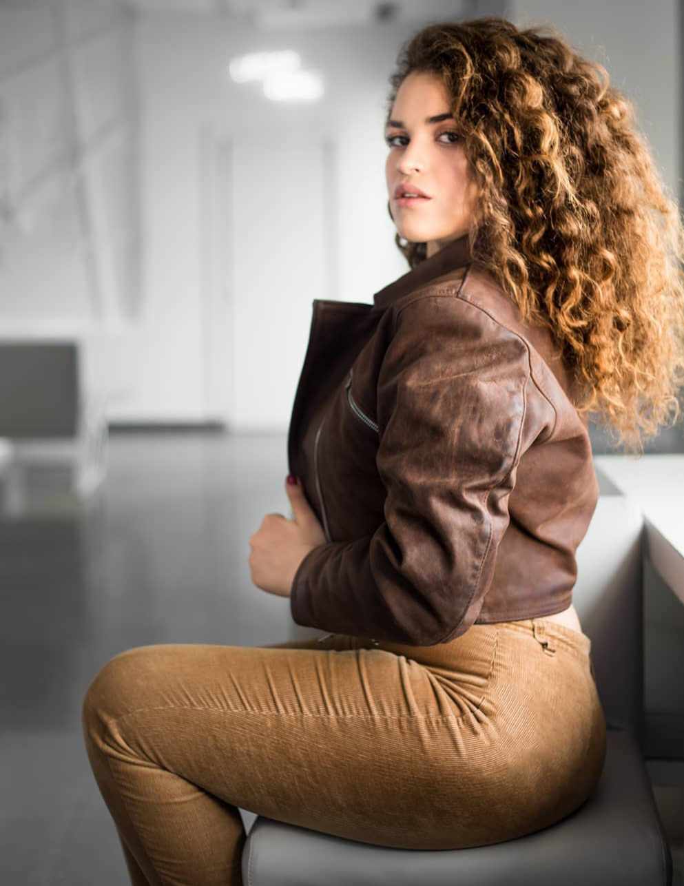 مطربة شابة تقتحم عالم الغناء بخطوات واثقة