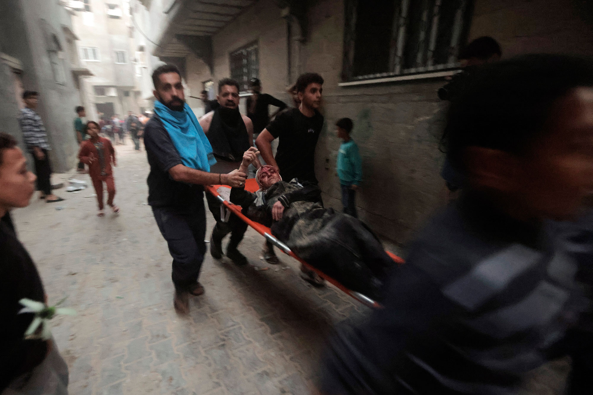 حماس تعرض الإفراج عن نساء وأطفال محتجزين في غزة مقابل هدنة خمسة أيام