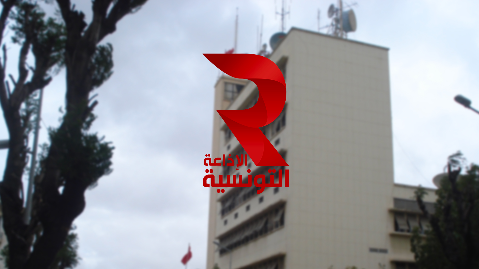 معركة حامية الوطيس بين مذيعين معروفين تكشف عن أحقاد دفينة في الأوساط الإعلامية
