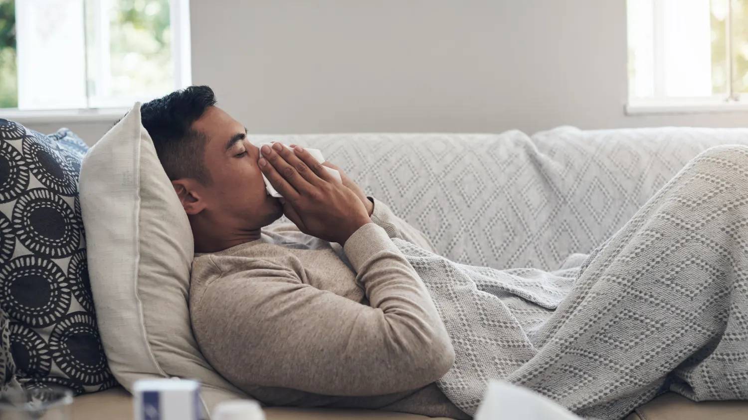لماذا تتفاقم أعراض الإنفلونزا والبرد ليلاً؟