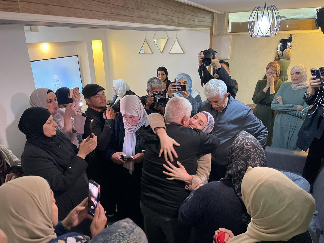 التوترات في غزة: هل يشير تهديد نتنياهو بمواصلة الحرب إلى اندلاع موجة عنف جديدة؟