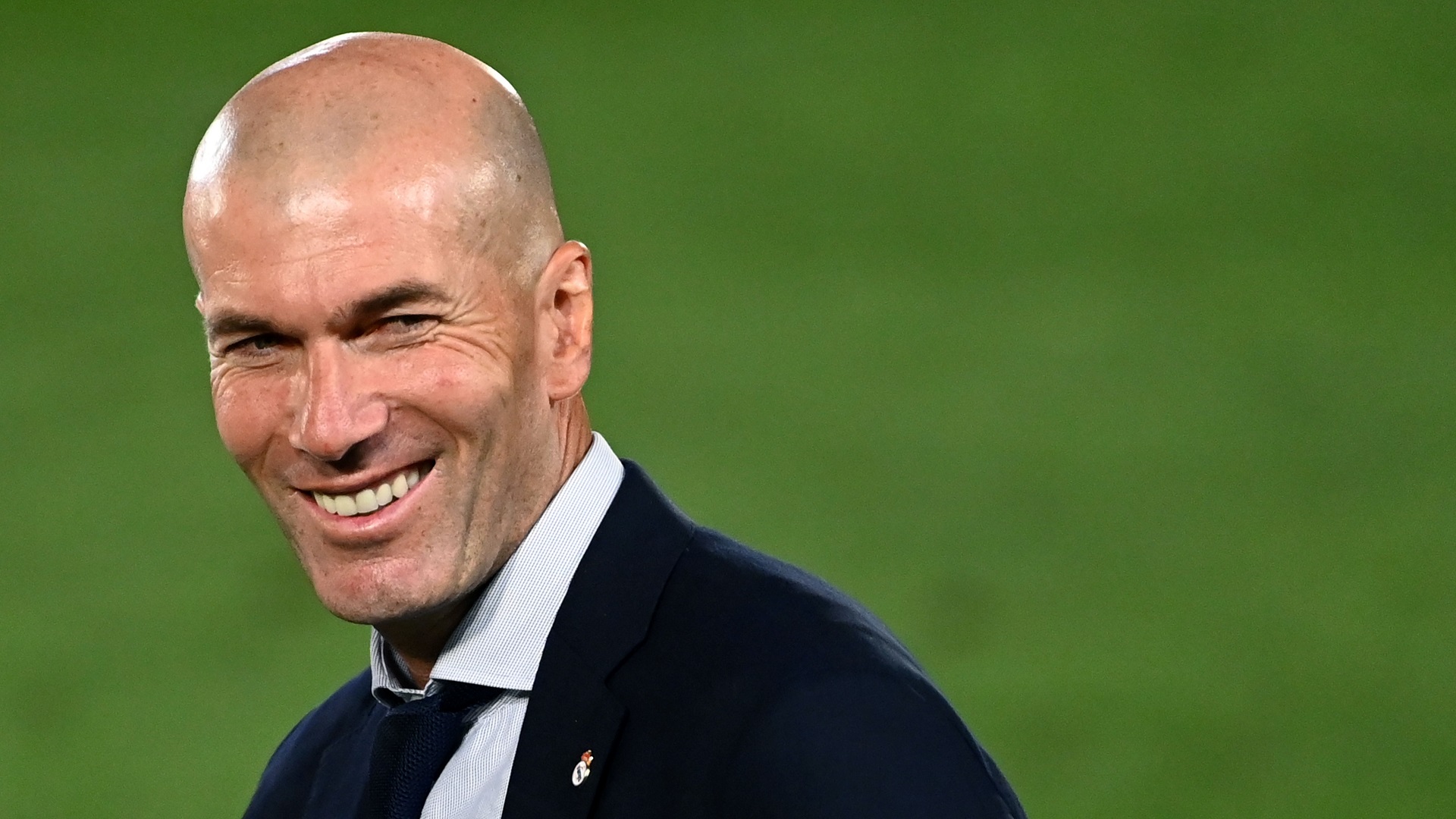 زين الدين زيدان يستعد لعودة مثيرة إلى عالم التدريب، وريال مدريد يظل في خياراته المستقبلية