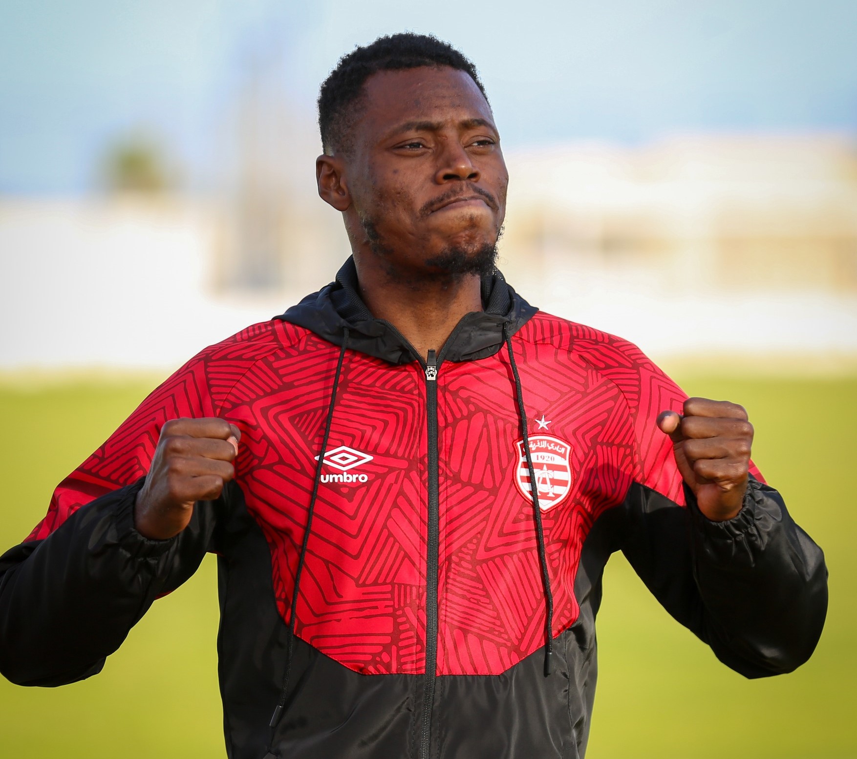 ضربة للنادي الإفريقي قبل الكلاسيكو: غياب فيليب كينزومبي رسميًا أمام الترجي