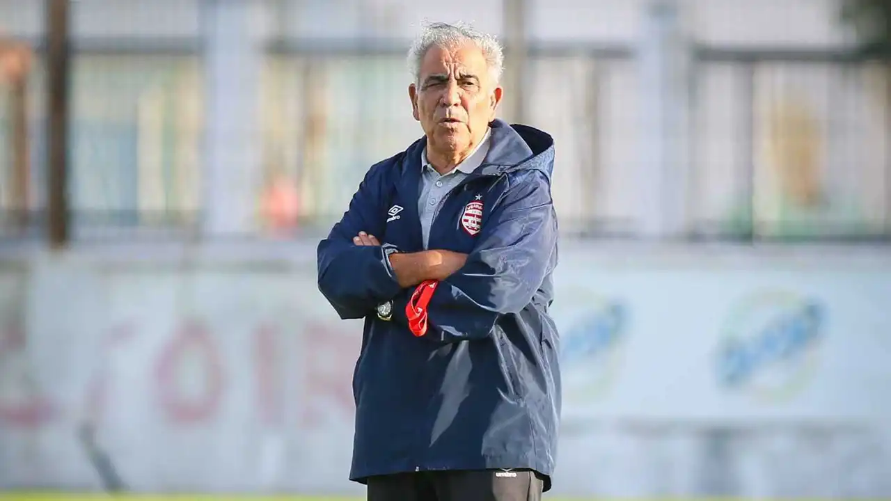 فوزي البنزرتي يفجّرها بعد الدربي: “ما يحصل للإفريقي لم يعد يُحتمل!”