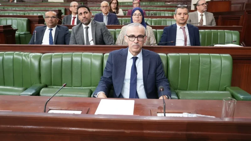 اتصال عاجل من قصر قرطاج يربك الجلسة العامة… ووزير الشؤون الاجتماعية يوضّح خلفيات المكالمة