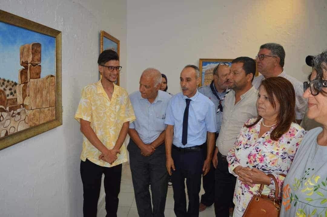 مبدع يشقّ طريقه بثبات: خيري جراية… أصغر رسّام في شمال إفريقيا يكسر جدار الصمت بريشته