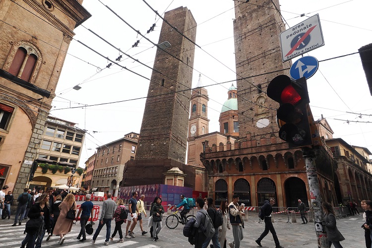تأمين برج الأقصر في بولونيا: إيطاليا تخصص 4.3 مليون يورو لمنع انهيار البرج القديم