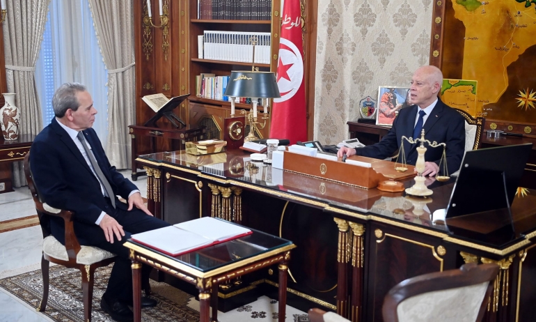 رئيس الدولة يدعو للاسراع بتطهير الإدارة من المندسين وإنهاء عشرية الظلم