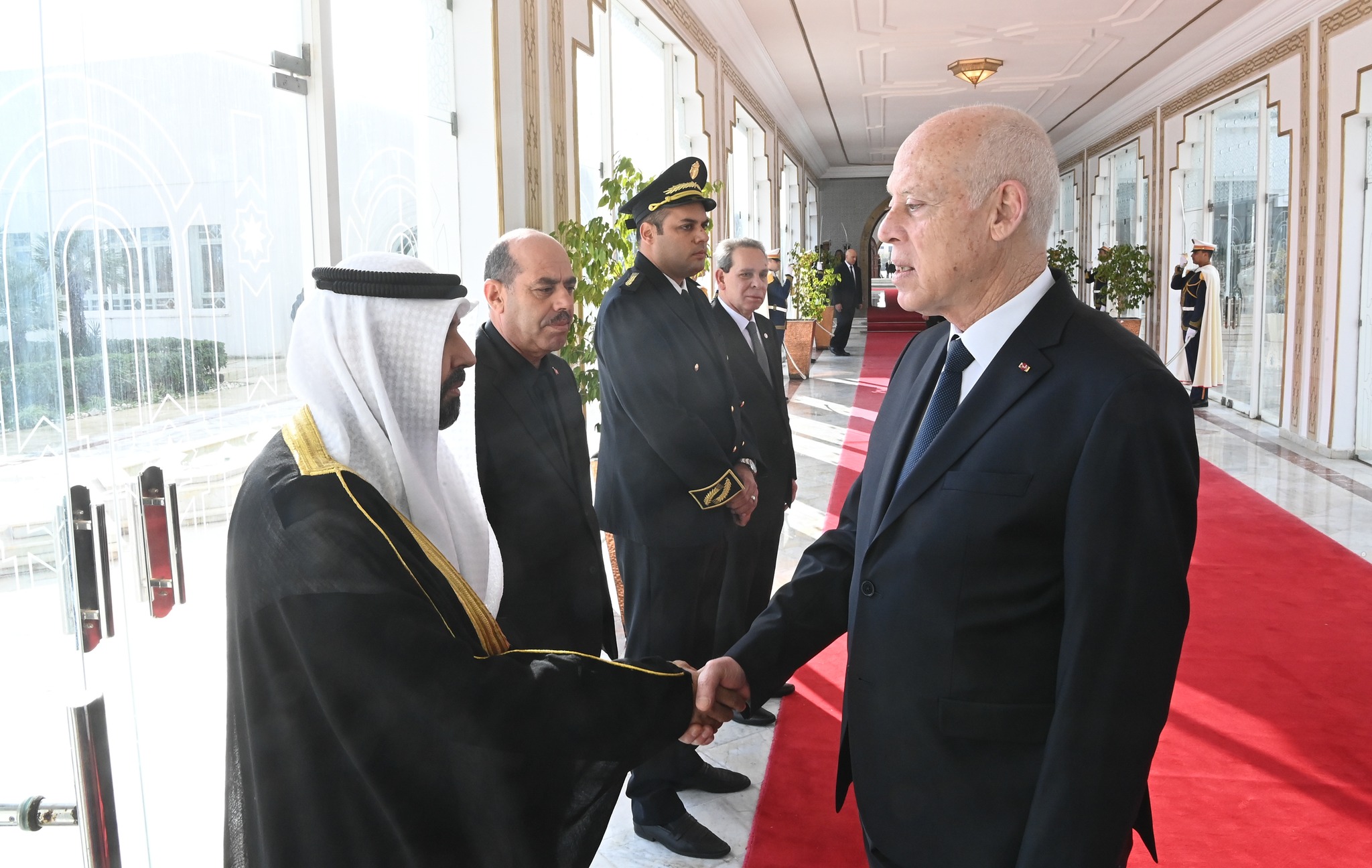 رحيل أمير العفو... تونس تودع قائدًا وكويت تستذكر رمزًا من الحنان