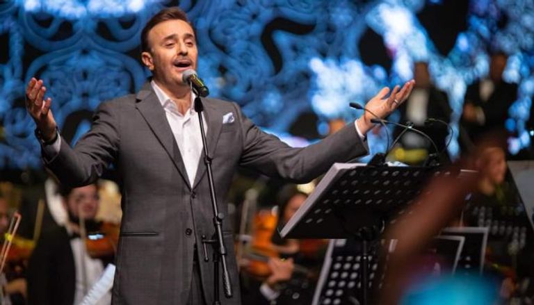 صابر الرباعي يستعد لإطلاق أعمال غنائية جديدة ويحتفل بخطوبة ابنه