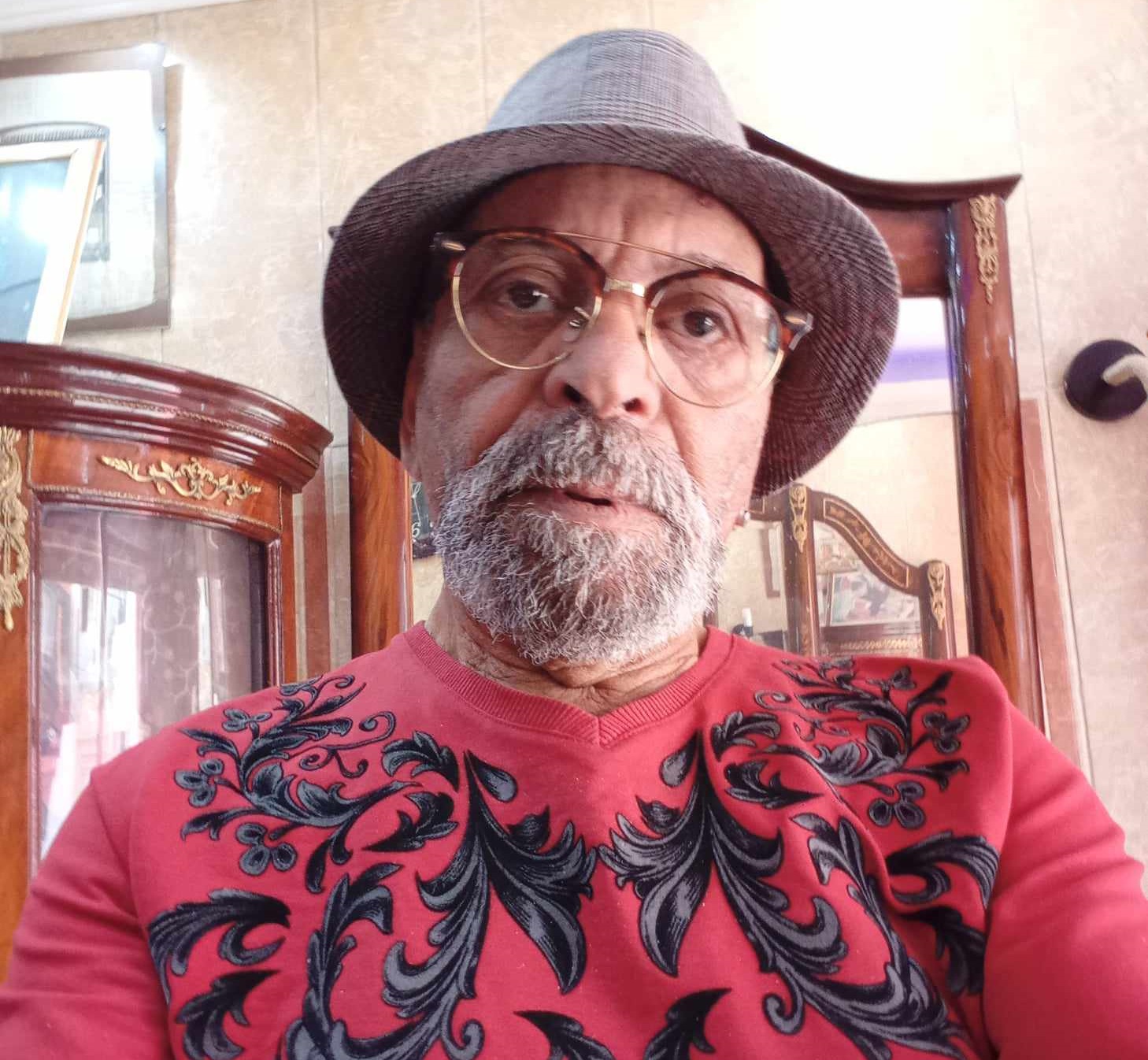 الشاعر حمادي زعيبط يعود للامسيات الشعرية وتعامله مع المطربين بعد غياب