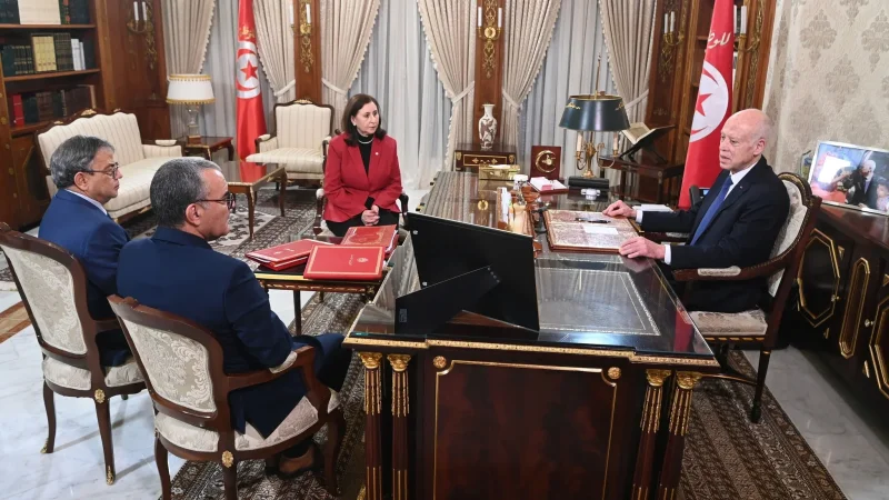 رسائل نارية من قصر قرطاج: سعيّد يحذّر من "العودة إلى الوراء" ويؤكد أنّ معركة بناء الدولة متواصلة