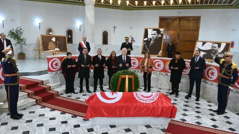 في ذكرى اغتيال فرحات حشاد… رئيس الجمهورية في جولة ميدانية مفاجئة من القصبة إلى قلب العاصمة