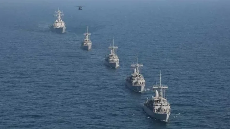عملية سرّية في المحيط الهندي: قوات أمريكية خاصة تداهم سفينة صينية متجهة إلى إيران وتصادر شحنة عسكرية