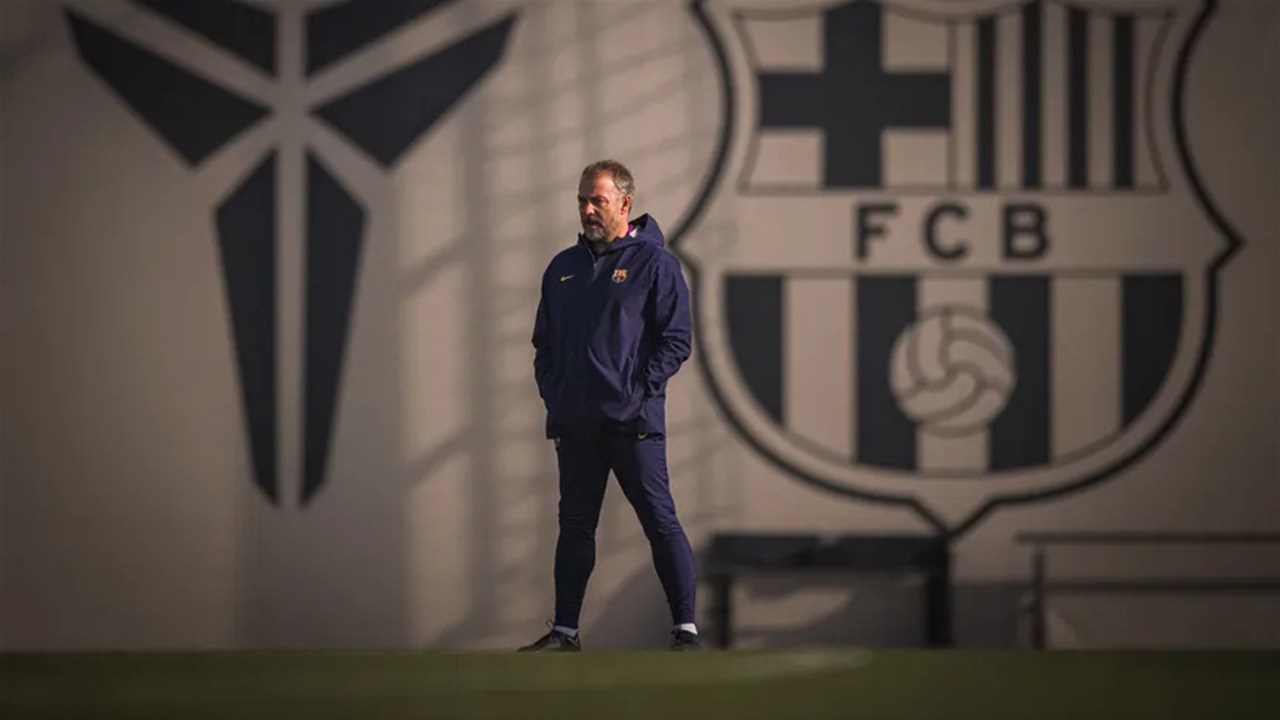 هانزي فليك يدافع عن الحكام ويصف انتقادات ريال مدريد بـ"الظالمة"