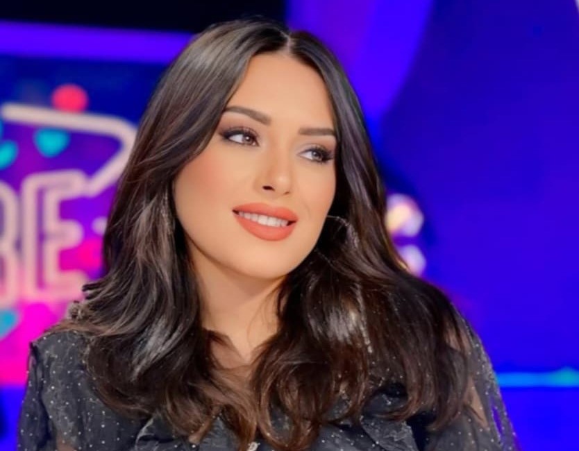 آية بالغايب تتألق وتبرز تطورًا فكريًا ونقديًا لافتًا