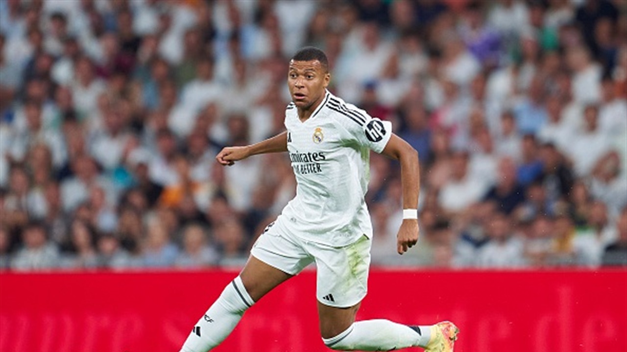 مبابي يصل المغرب لدعم "أسود الأطلس" في مباراة حاسمة بكأس الأمم الإفريقية