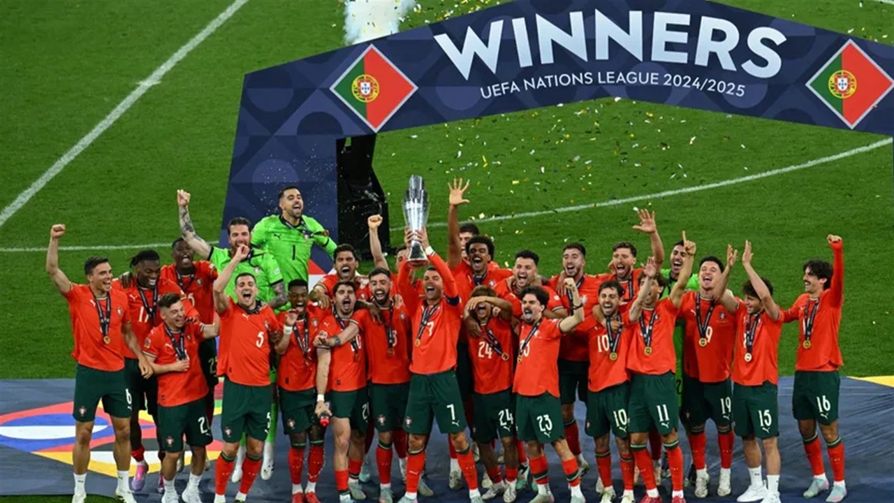 البرتغال تُتوَّج عالميًا ورونالدو يخطف الأضواء من دبي: ليلة المجد تتجدد