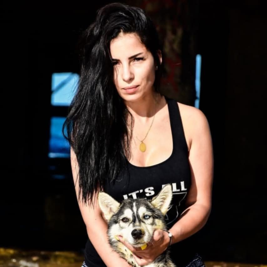 ملكة بودربالة تتألق في الإعلام وتفرض حضورها القوي