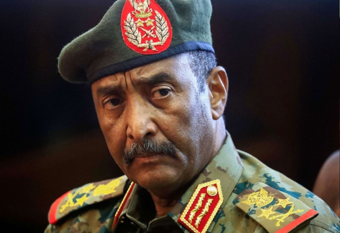البرهان يعفي ستة سفراء من مناصبهم لرفضهم الانقلاب