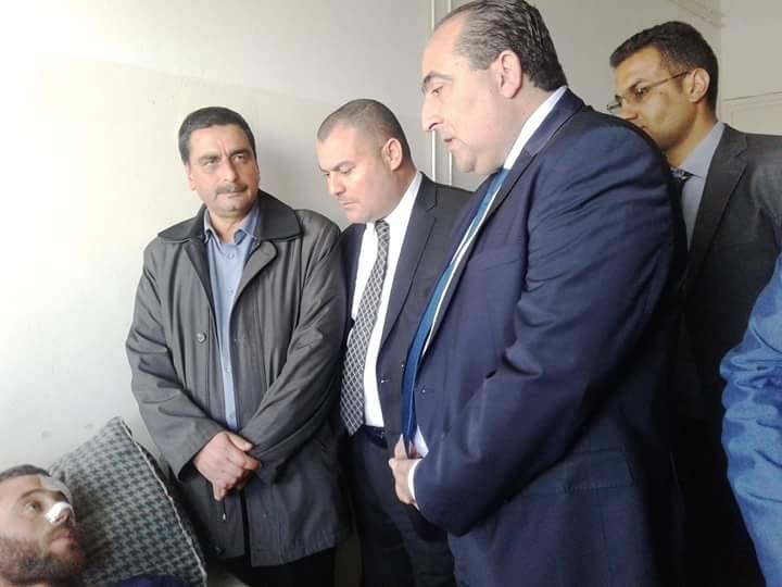 اثر حادث الحافلة الاليم بالمهدية: والي الجهة يوفر موطن شغل قار لابن الضحية وبطاقة علاج لوالدته ....