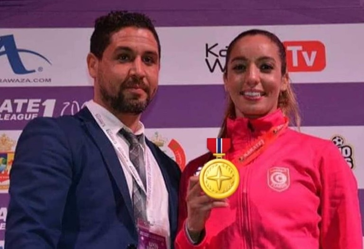 البطلة بثينة الحسناوي مع مدربها محمد أمين الحسناوي