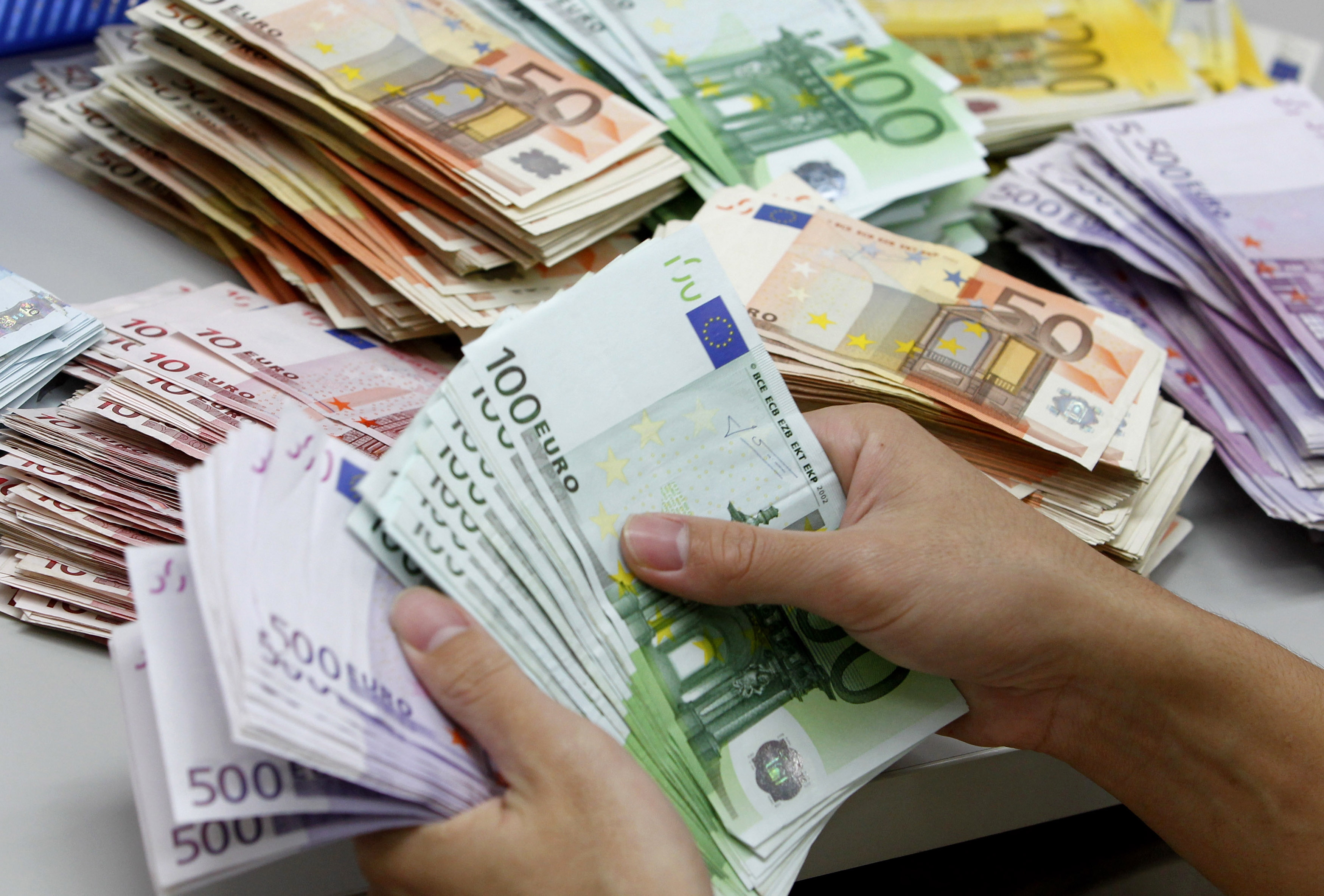 المصادقة على تحويل الديون التونسية لايطاليا الى 5 مشاريع تنموية بقيمة 25 مليون أورو