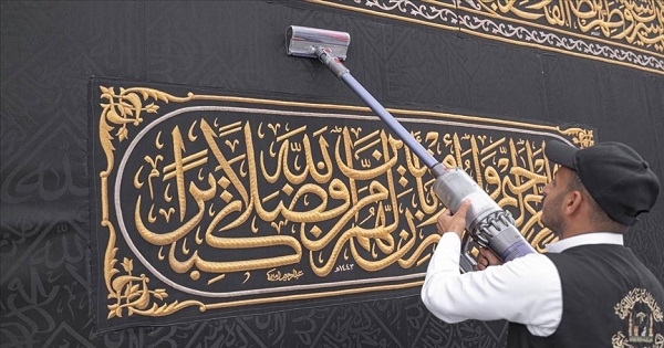 الكعبة المشرفة تتزين استعدادا لشهر رمضان المبارك