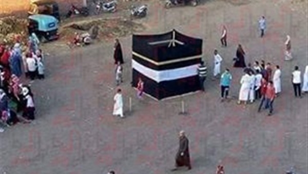 ظهور «كعبة» في إحدي المناطق السكنية بالقاهرة