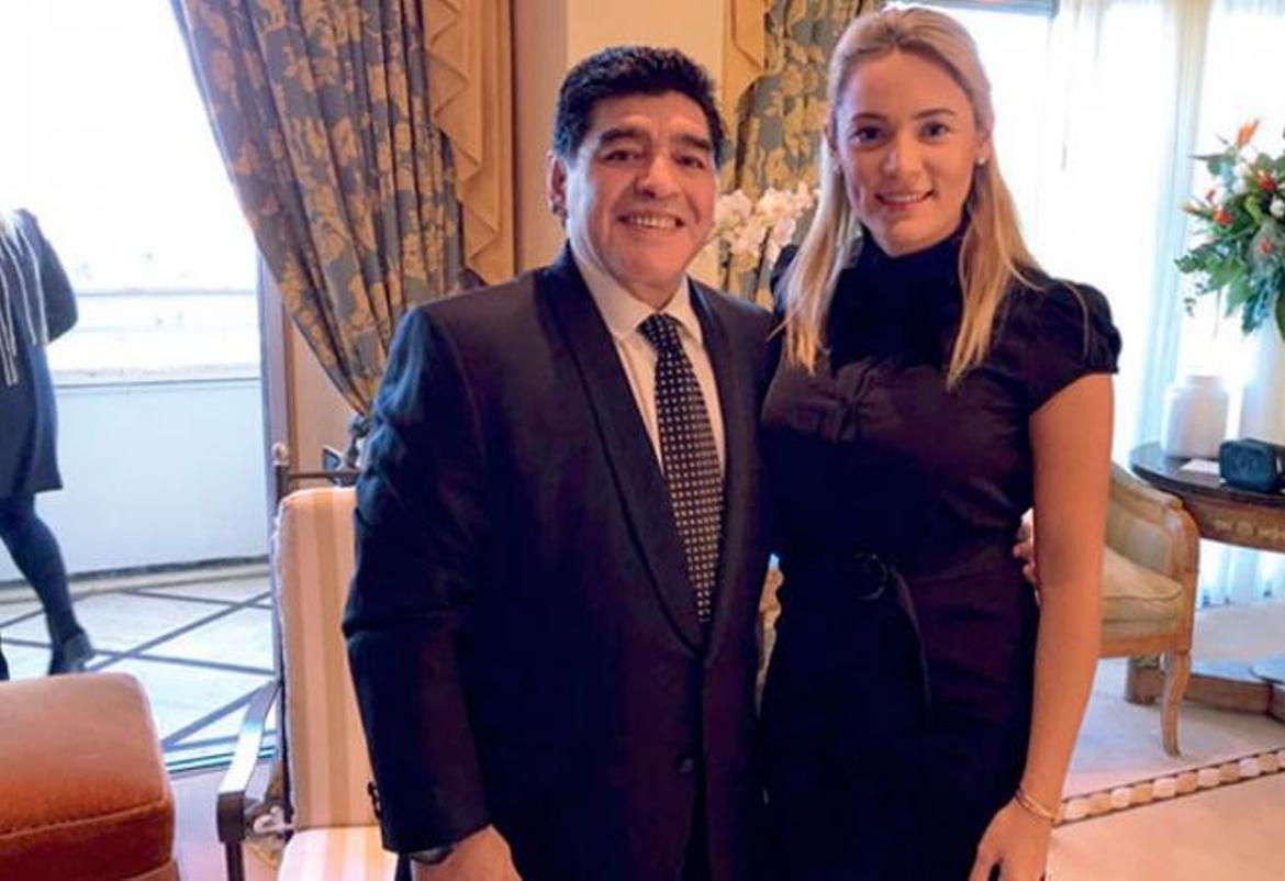 فضيحة عاطفية تحرج النجم الأرجنتيني مارادونا