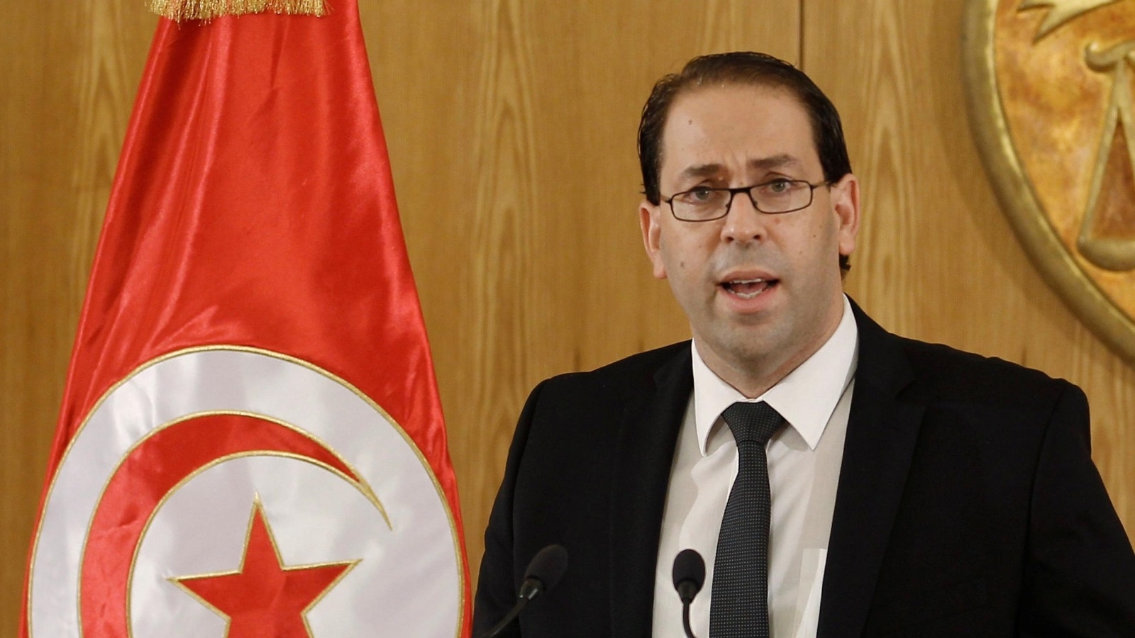 هل بدأ يوسف الشاهد المعركة مع القطط السمان؟