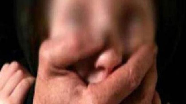 قمرت: شاب اغتصب عجوزا وهشم رأسها وسرق مصوغها