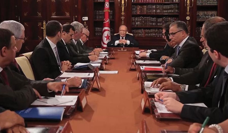 حكومة جديدة في تونس... نفخ في الرماد