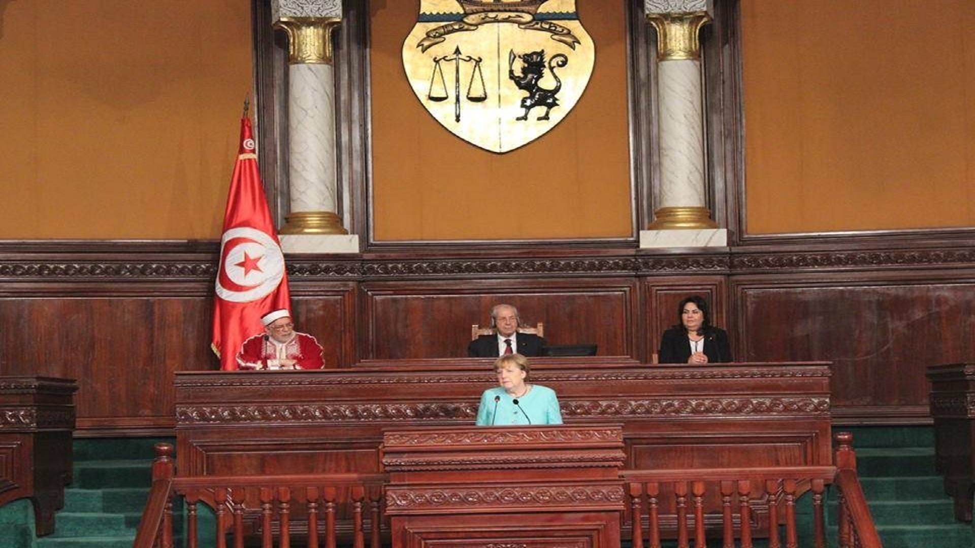  أنجيلا ميركل: تحسن الوضع الاقتصادي سينقذ الشباب من اليأس والهجرة غير الشرعية نحو أوروبا