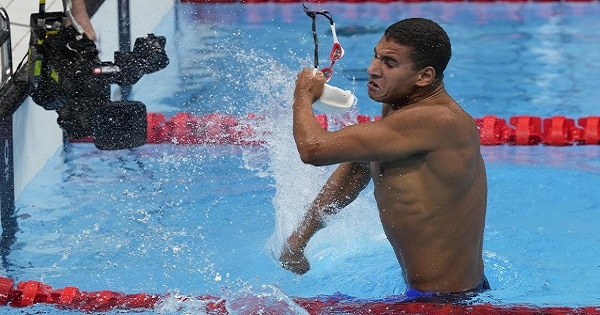 بطولة كنوكفيل الأمريكية للسباحة: البطل التونسي “أيوب الحفناوي” يتوج بالذهب