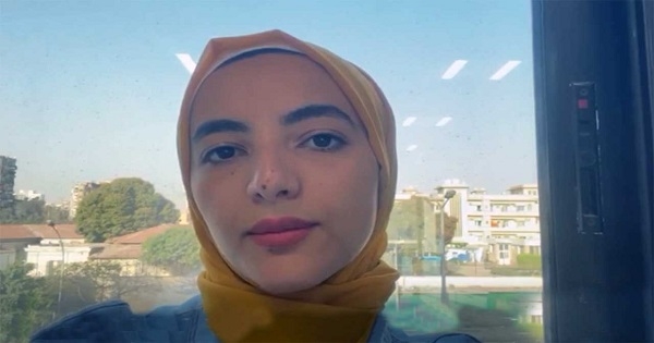 من هي الفتاة المصرية التي زينت صورها شوارع الدنمارك؟