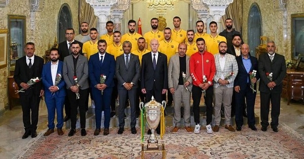 مولودية بوسالم تصنع التاريخ: رئيس الجمهورية يكرم أبطالها ويحتفل بتتويجهم بكأس أفريقيا الرائعة في كرة الطائرة!
