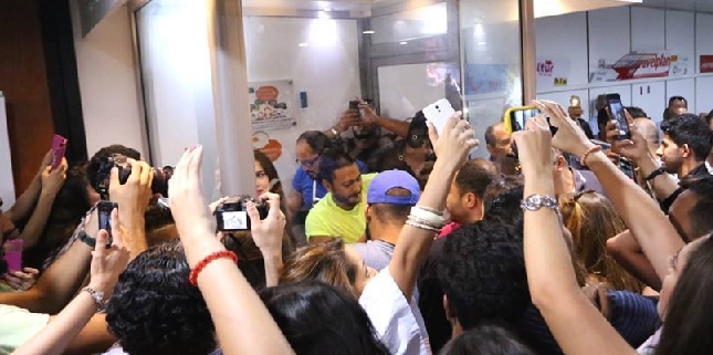 رائحة الموت في القصرين والمعجبات يستقبلن ثامر حسني بالزغاريد في قرطاج