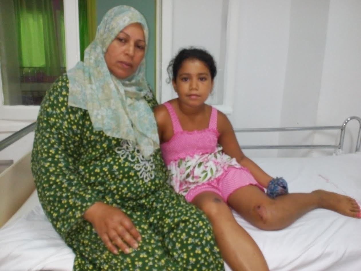 نداء استغاثة من مواطنة دهسها زوج ممثلة مشهورة بسيارته هي وابنتها
