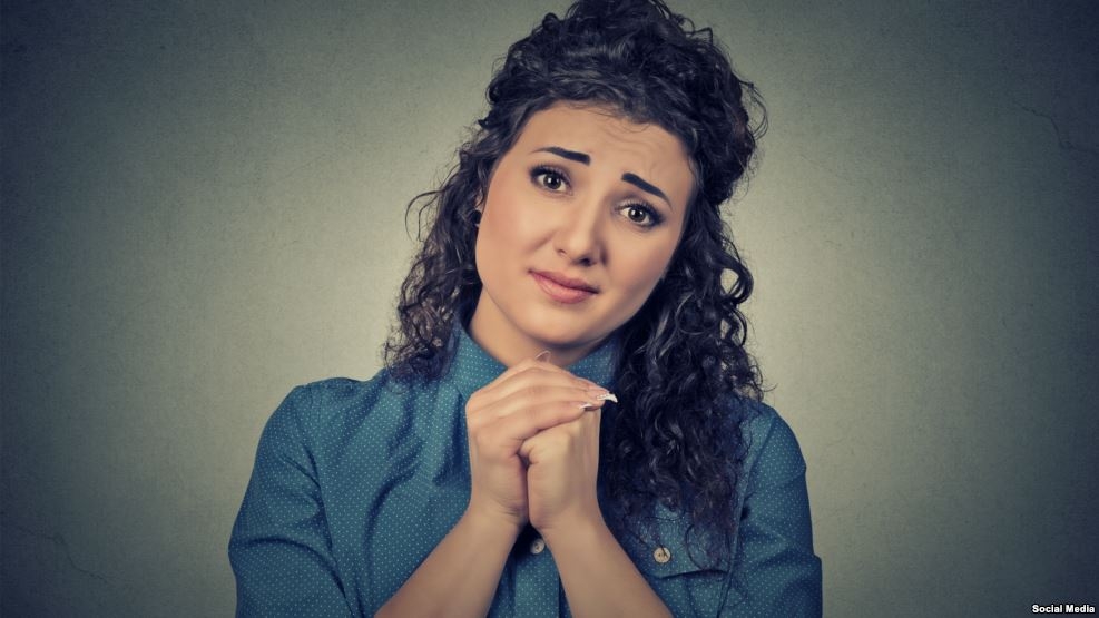 هل تساوم الفتيات العازبات على طموحهن المهني مقابل الارتباط؟