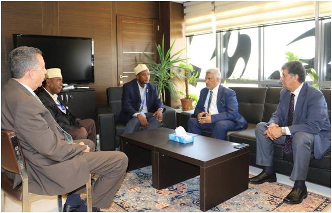 الالكسو واللجنة الوطنية القمرية يبحثان سبل التعاون لدعم اللغة العربية