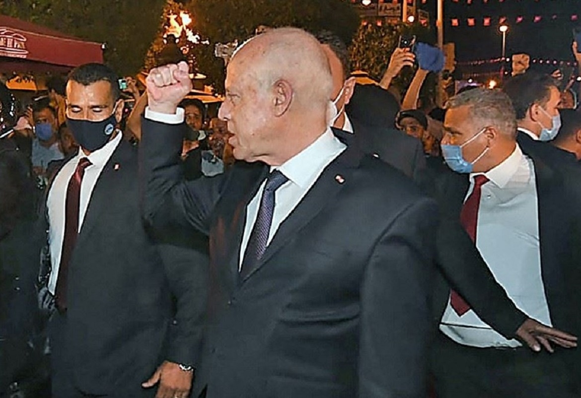 قيس سعيد يدعو البنوك لخفض نسب الفائدة وتخفيف الأعباء المالية على المواطنين