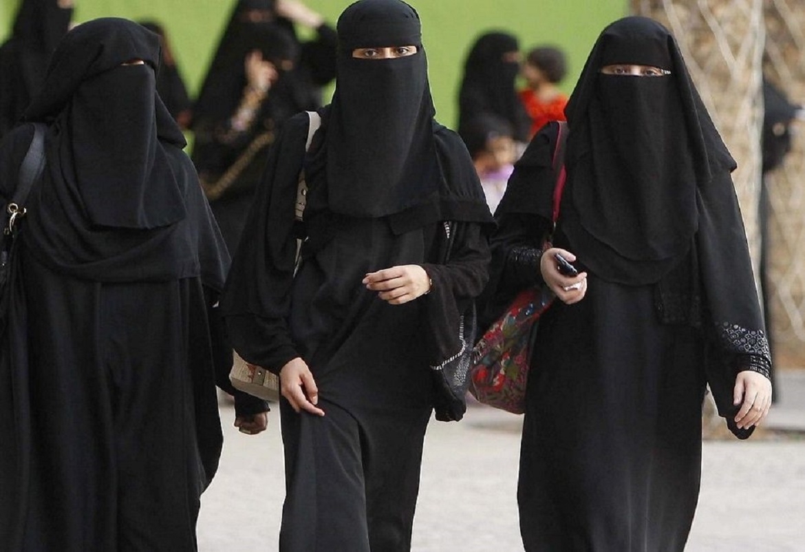 السلطات الهولندية تبدأ تطبيق حظر النقاب وتحدد غرامة للمخالفات