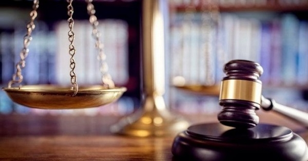 سرقة ملف يحتوي على شكوى ضد وزير مالية سابق بسرقة 100 مليار سنتيم في صفقات عمومية