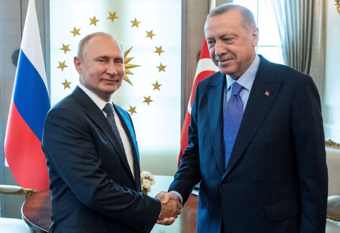 أردوغان يلجأ لحرب التصريحات عقب انصياعه للقرار الأميركي بشأن عملية نبع السلام