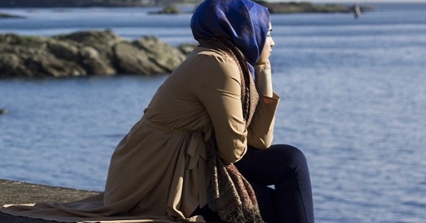 لا يجوز أن تضع المرأة المحجبة صورتها على مواقع التواصل الاجتماعي