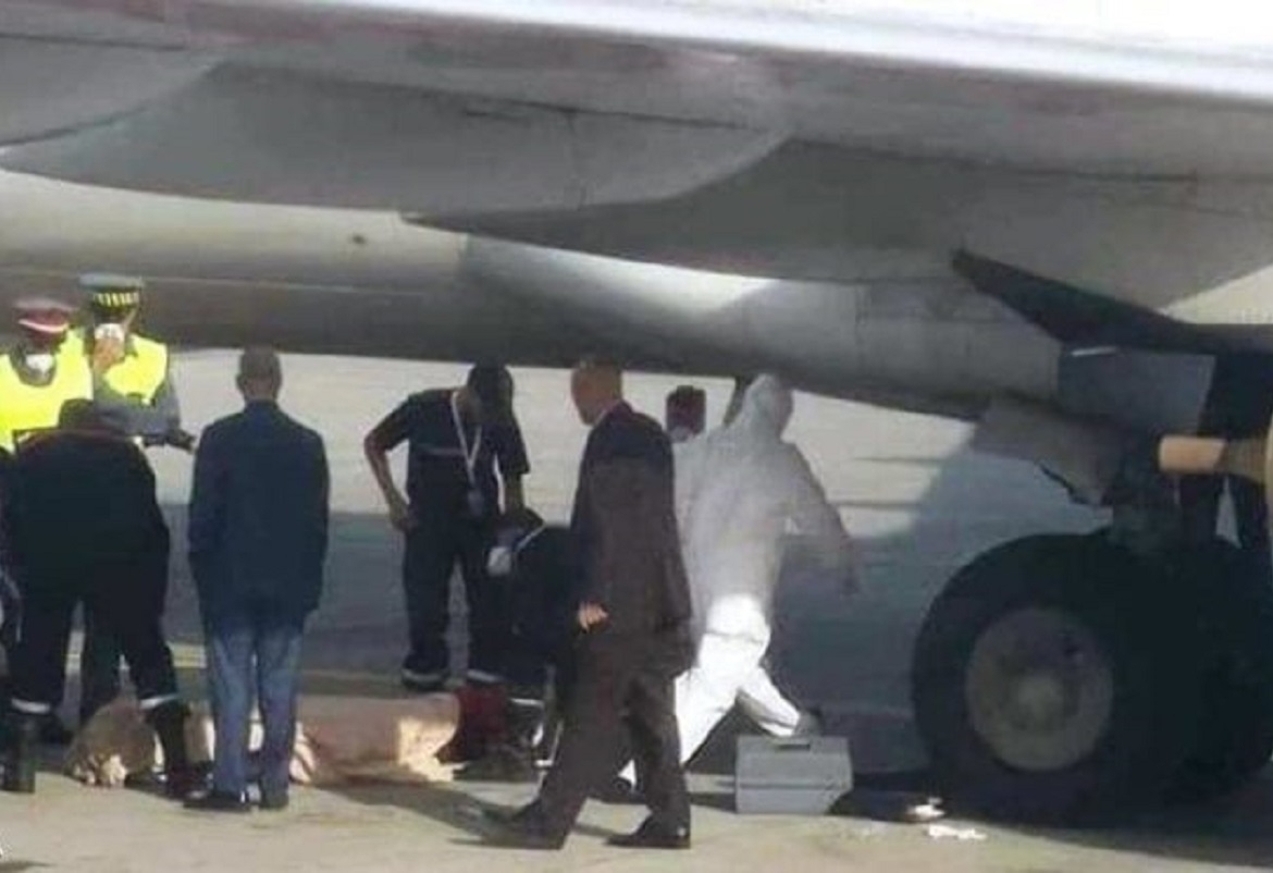 مهاجر إفريقي يختبئ في مكان غريب بطائرة مغربية.. ويصل جثة هامدة