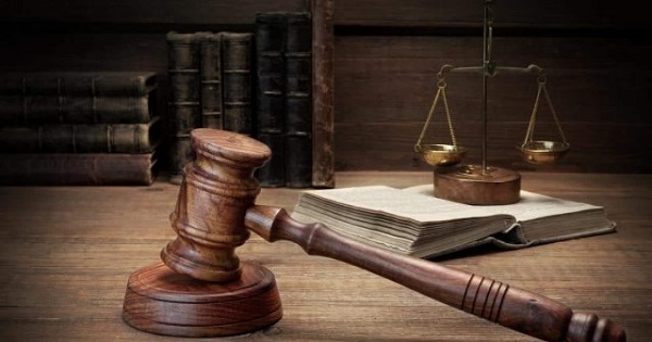 توقيف أعضاء من النقابة الأساسية للكنفدرالية العامة التونسية للشغل بتهمة تعطيل العمل والإضراب