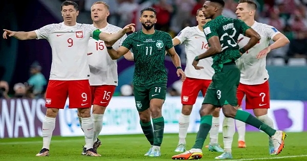 بولندا تهزم السعودية بثنائية نظيفة