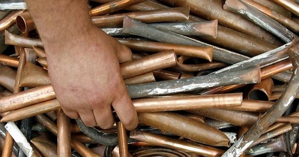 فضيحة في سوق المنزه التاسع سرقة انابيب و اسلاك دورة مياه و لا حياة لمن تنادي